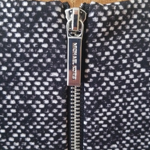 SOLD... MICHAEL KORS BLACK/CREAM SLEEVELESS TOP S - Picture 5 of 5